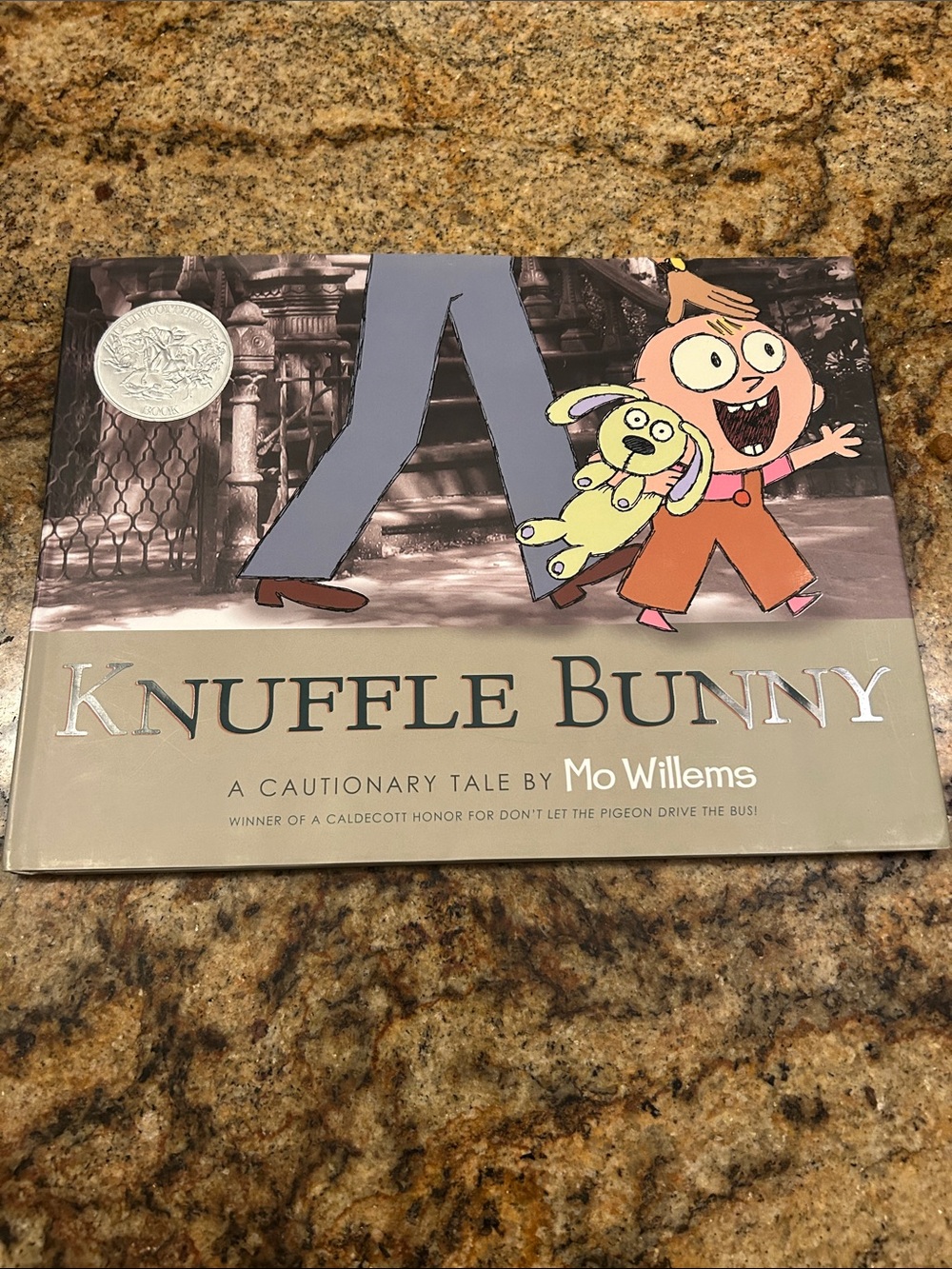 Mo Willems Knuffle Bunny hardcover book